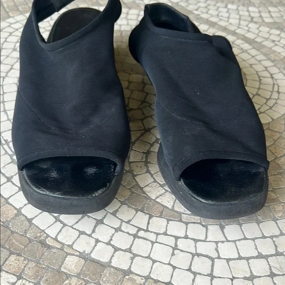 Donald J. Pliner Black Minimalist Sandals - Picture 6 of 9